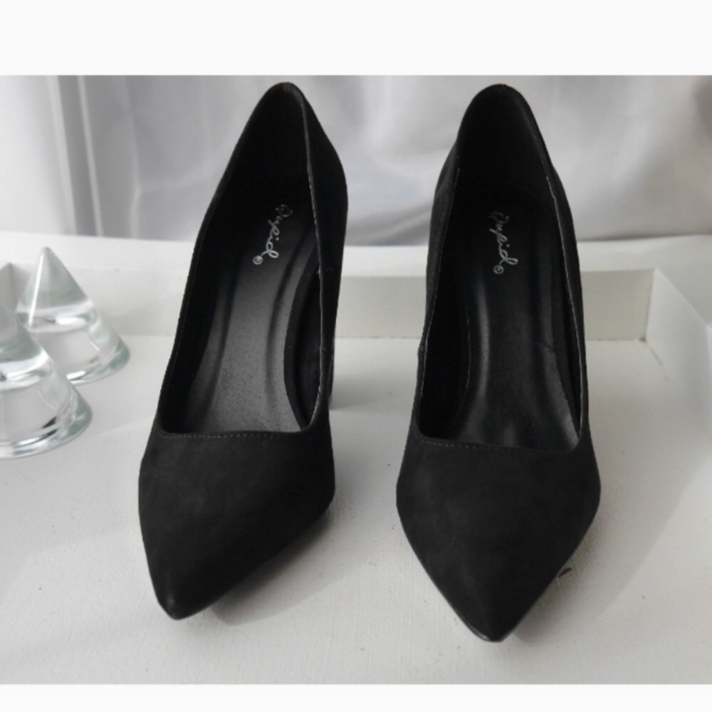 Pointed Toe Block Heels - Picture 2 of 4